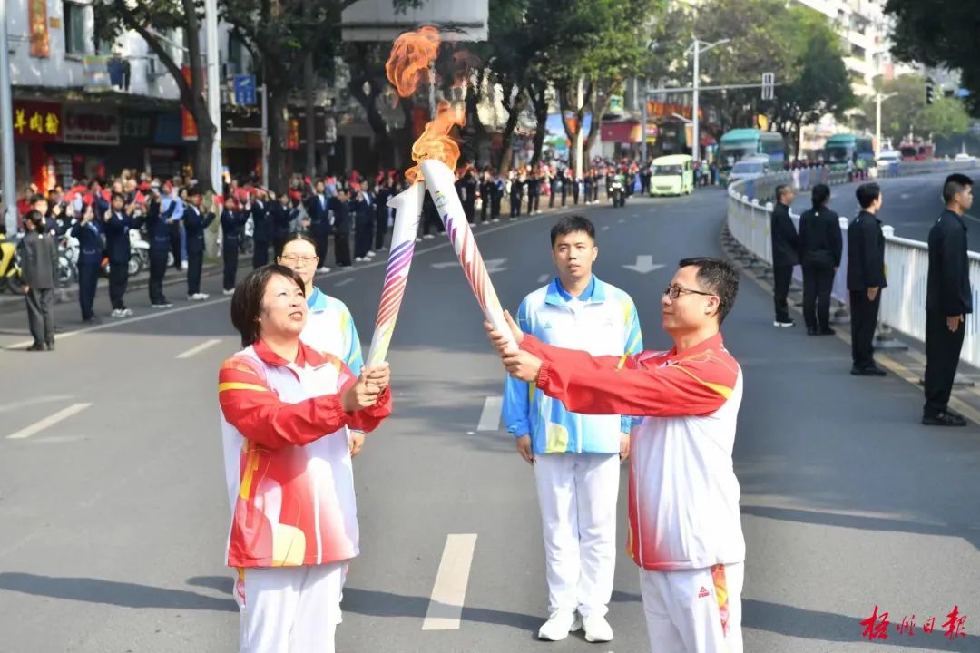 金海最前线 | 金海不锈钢董事长李娟女士荣选为第一届天下学生（青年）运动会梧州站火炬手_广东金；；；；Ｑだ眉庞邢薰 - 不锈钢 - 商业 - 物流